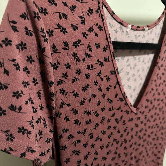 Women’s Mauve and Black Floral V Neck Short Sleeve Faux Tiered Mini Dress small - Picture 4 of 6